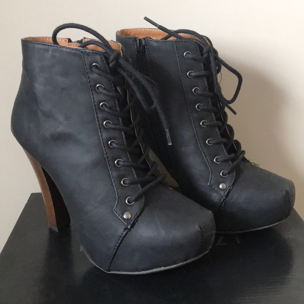 Boots - Picture 3 of 4